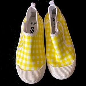 NWT DSG youth sandal shoe. Sz 12k youth